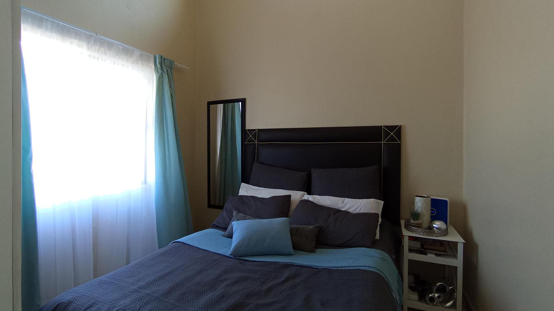 Bed Room 1 - 9 square meters of property in Sagewood