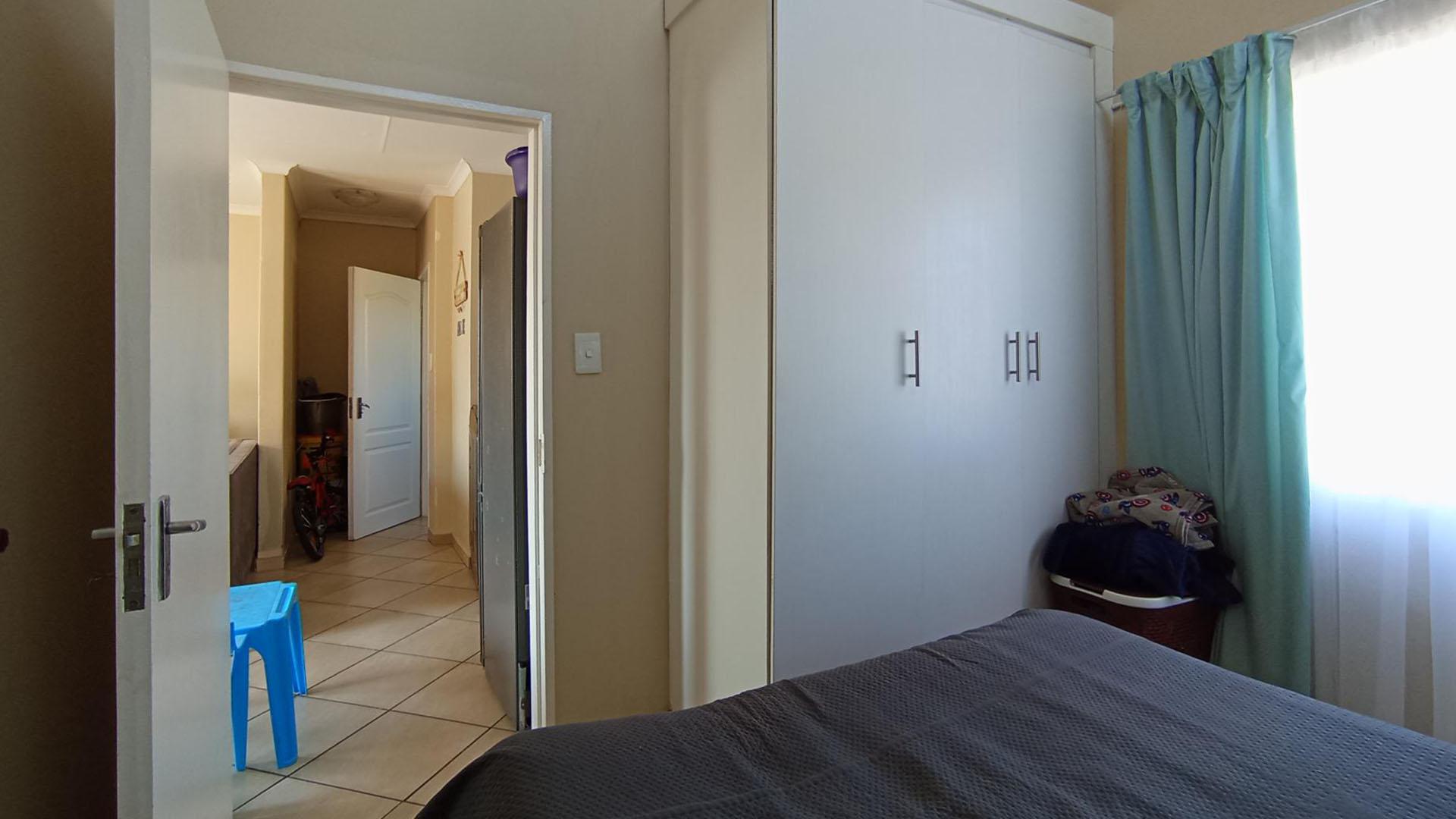 Bed Room 1 - 9 square meters of property in Sagewood