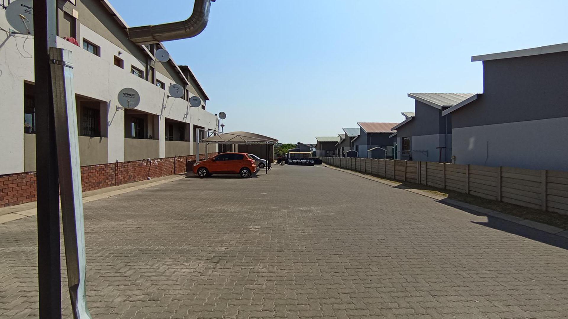 Front View of property in Sagewood