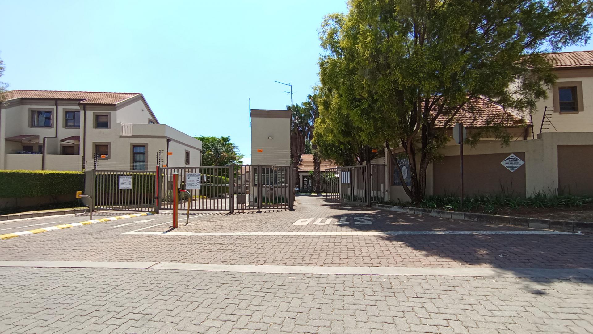 Front View of property in Sunninghill