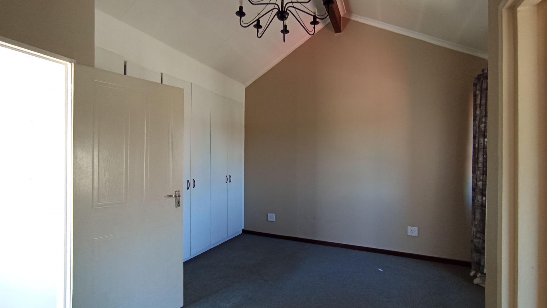 Main Bedroom - 18 square meters of property in Sunninghill