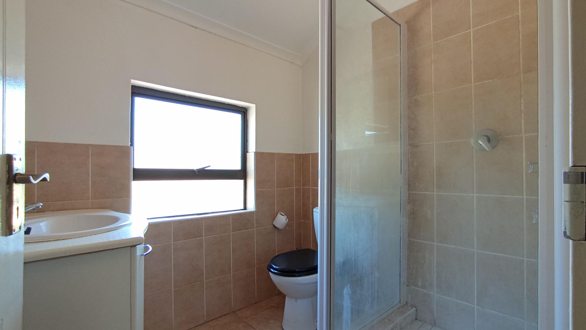 Main Bathroom - 5 square meters of property in Sunninghill