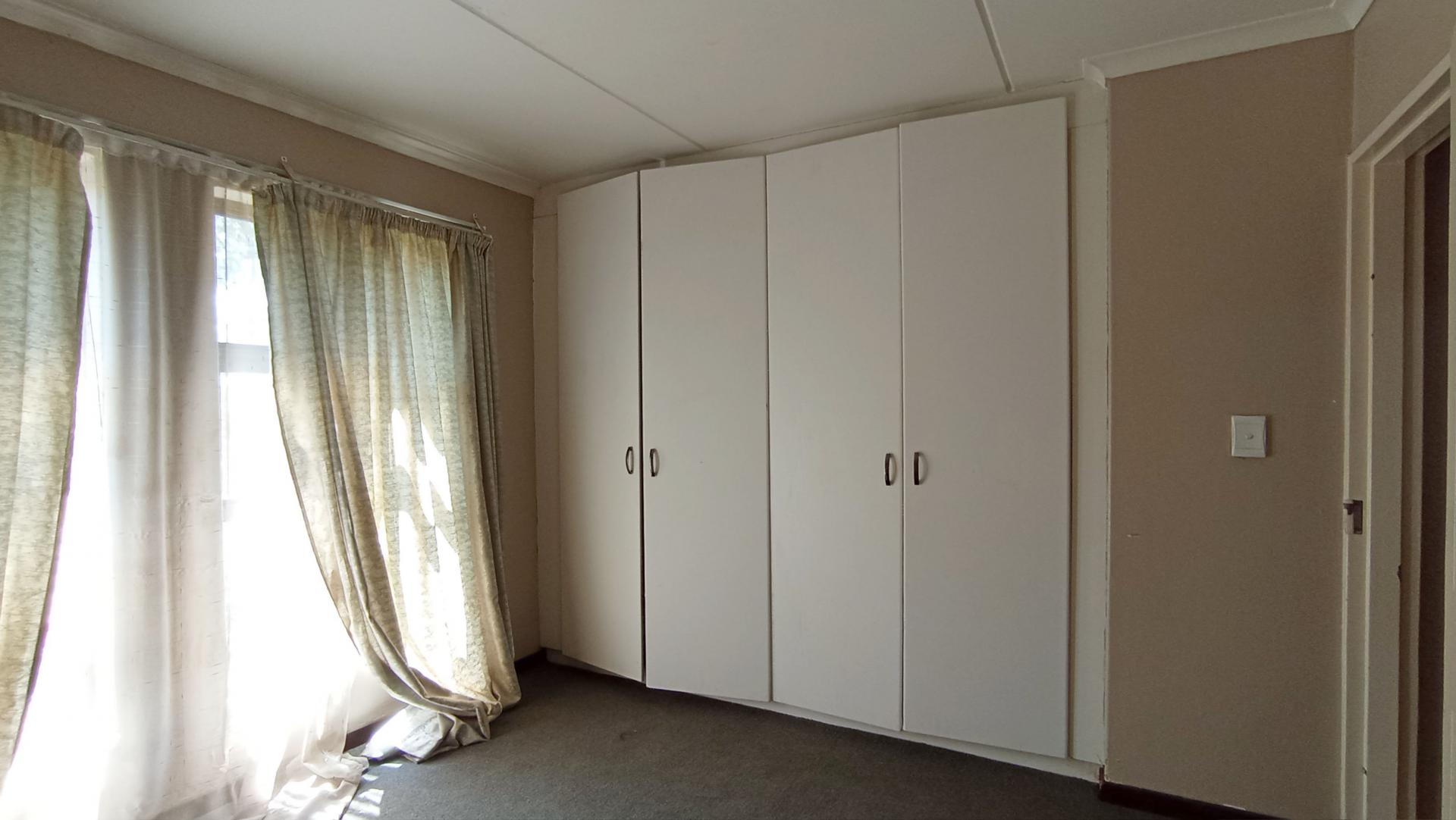 Bed Room 1 - 13 square meters of property in Sunninghill