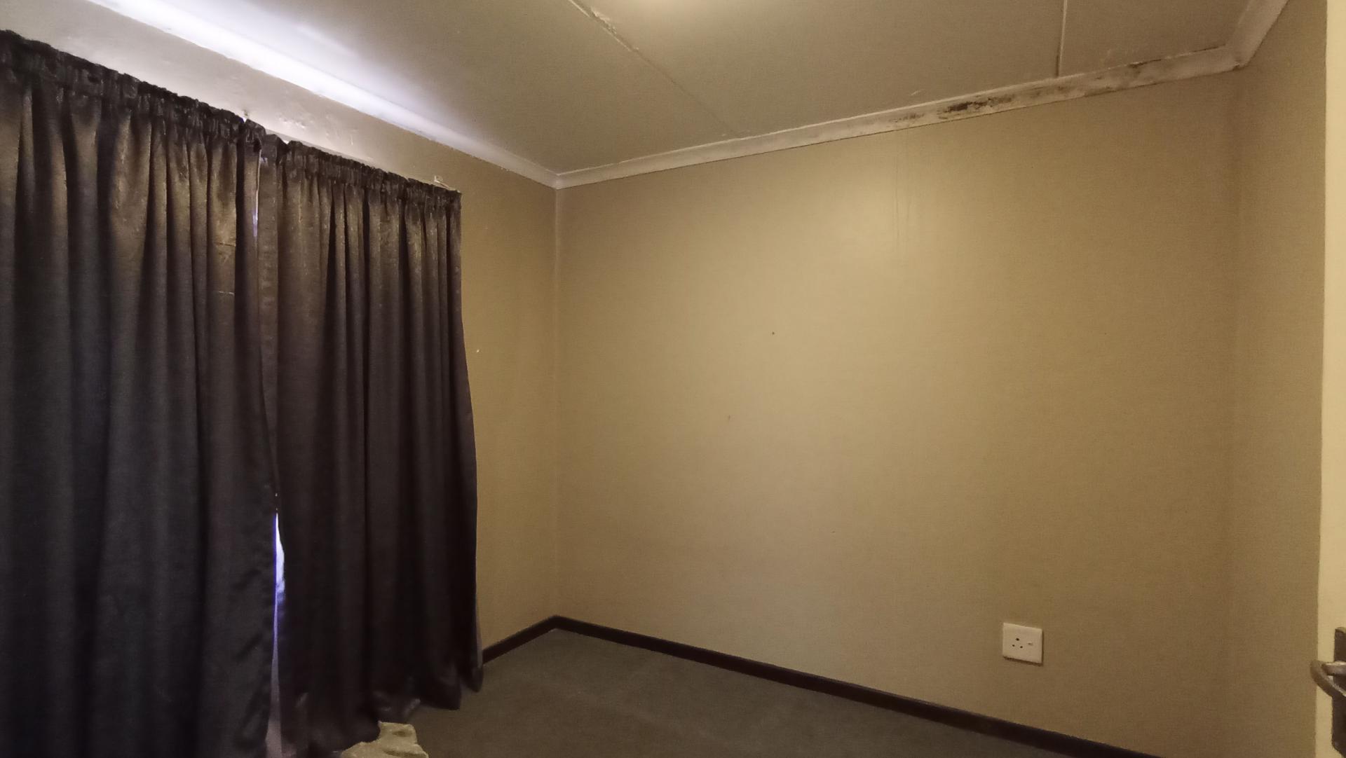 Bed Room 2 - 10 square meters of property in Sunninghill