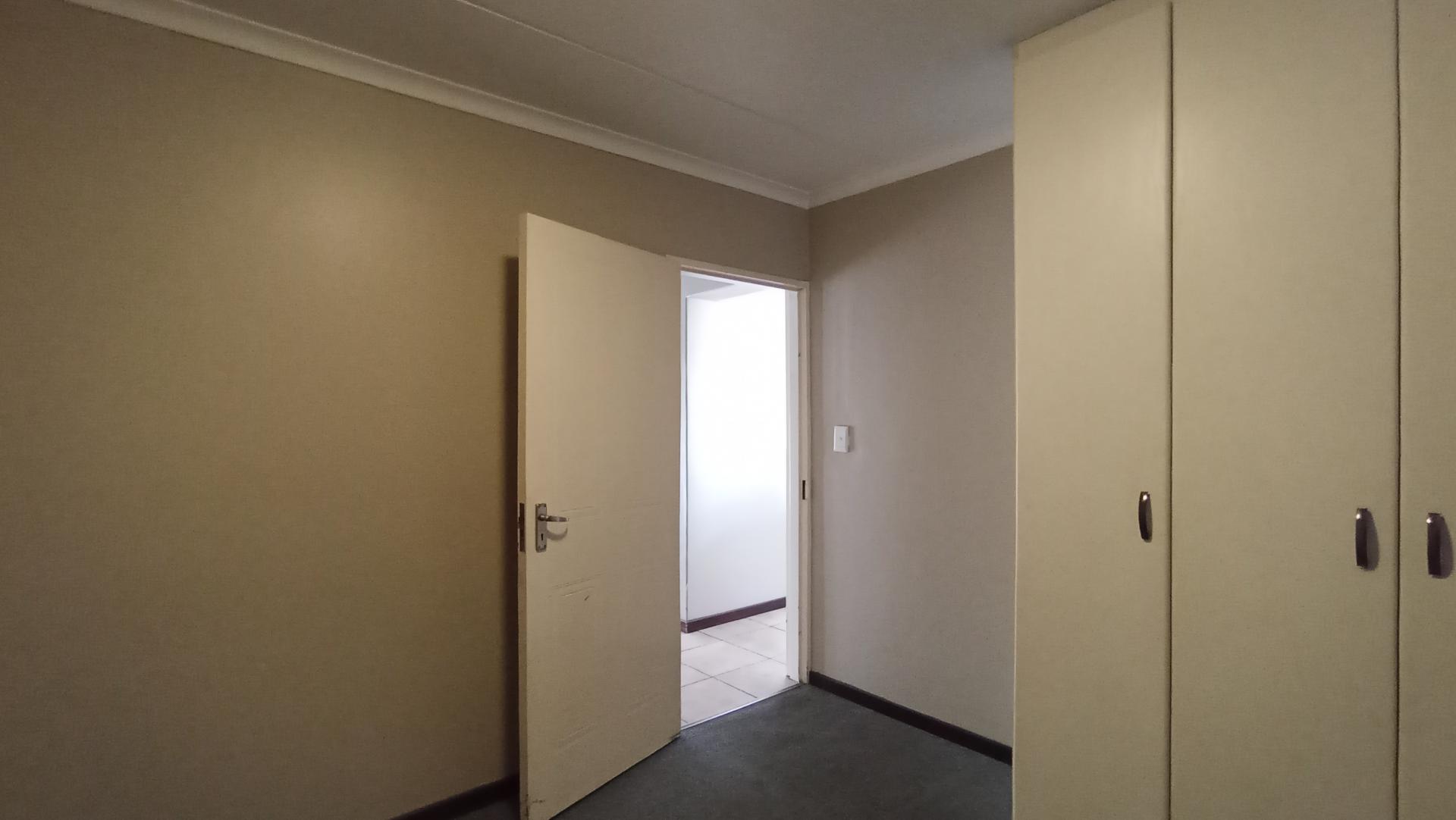 Bed Room 2 - 10 square meters of property in Sunninghill