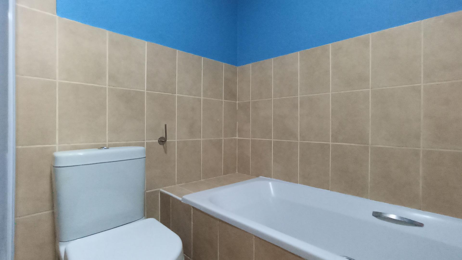 Bathroom 1 - 5 square meters of property in Sunninghill