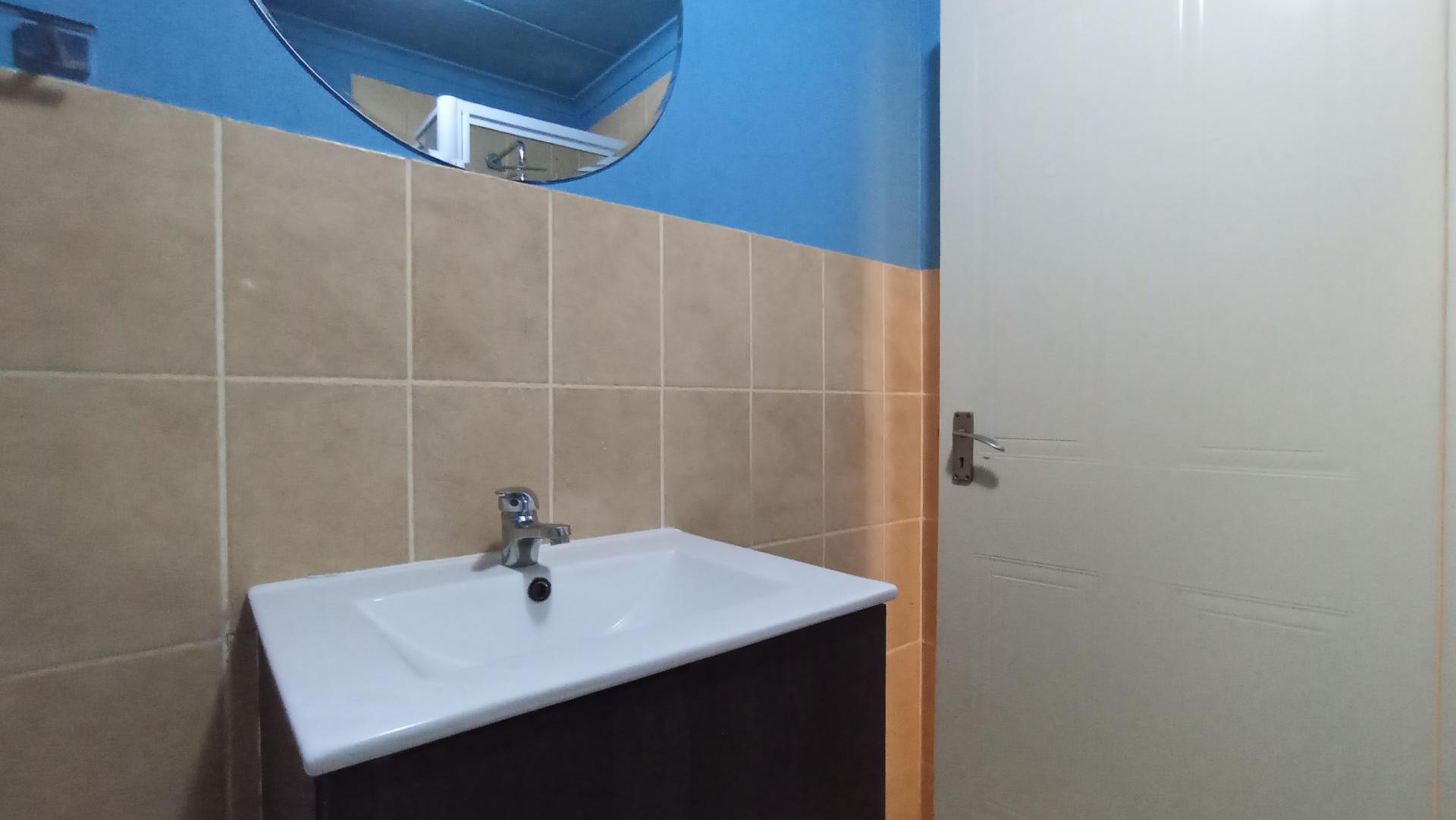 Bathroom 1 - 5 square meters of property in Sunninghill