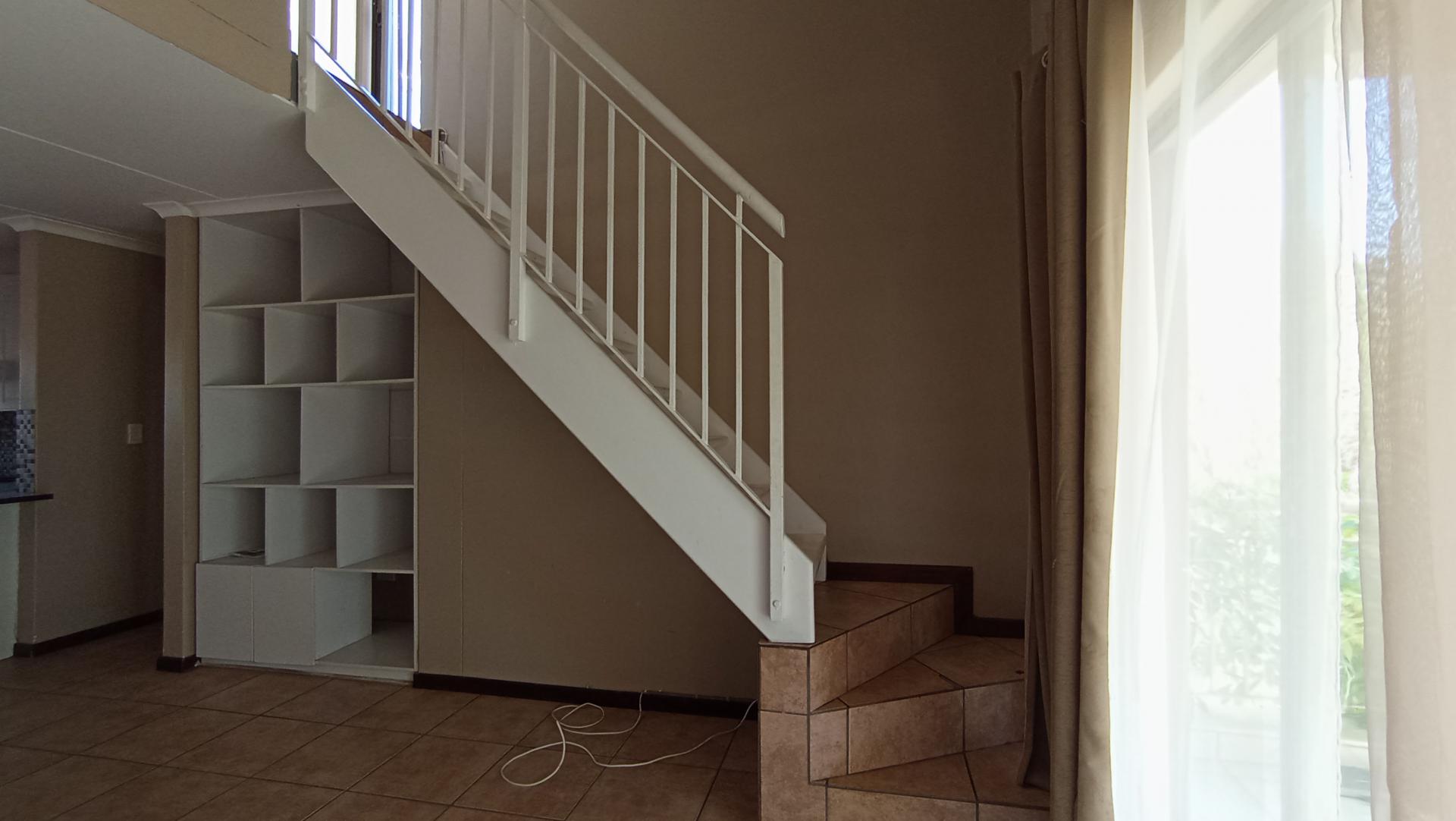 Lounges - 13 square meters of property in Sunninghill