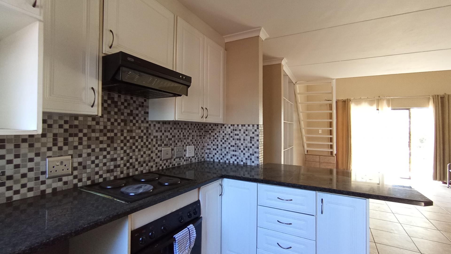 Kitchen - 7 square meters of property in Sunninghill