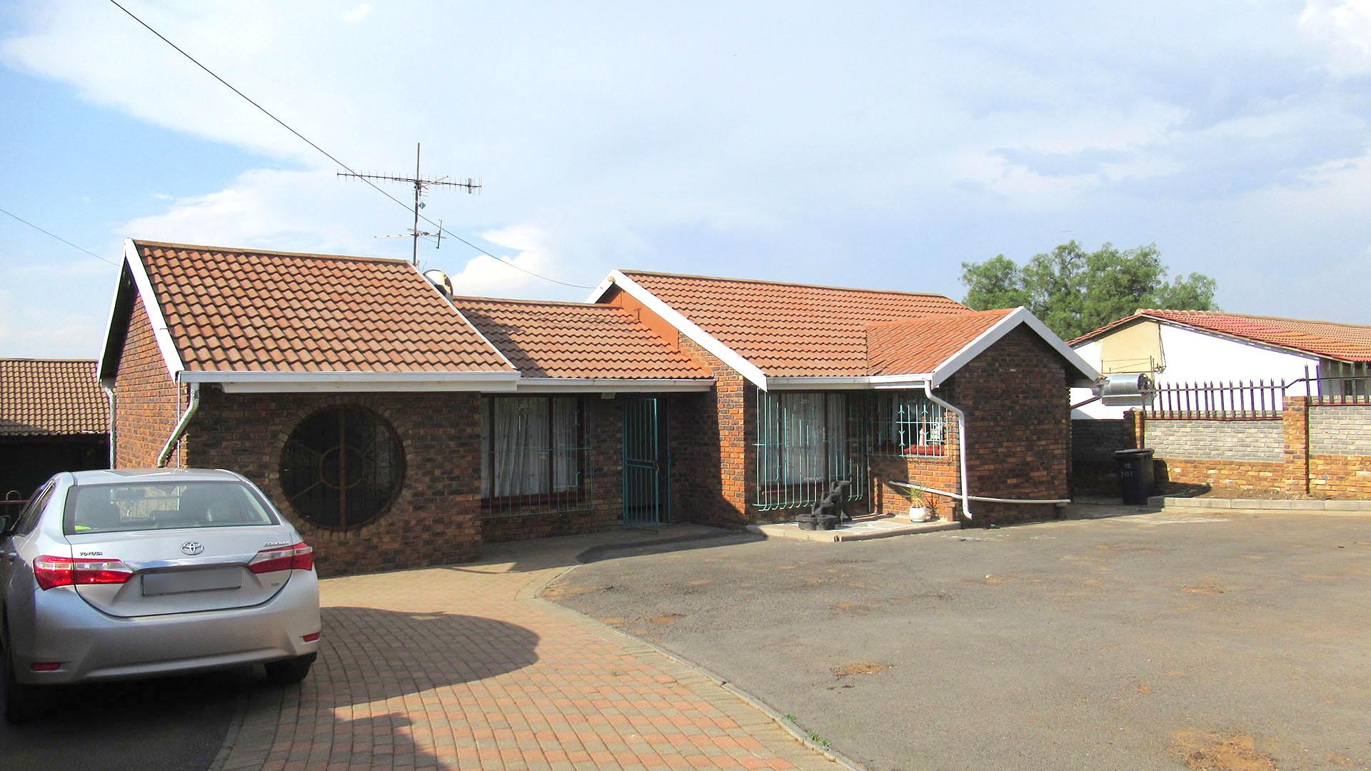 Front View of property in Elandspark