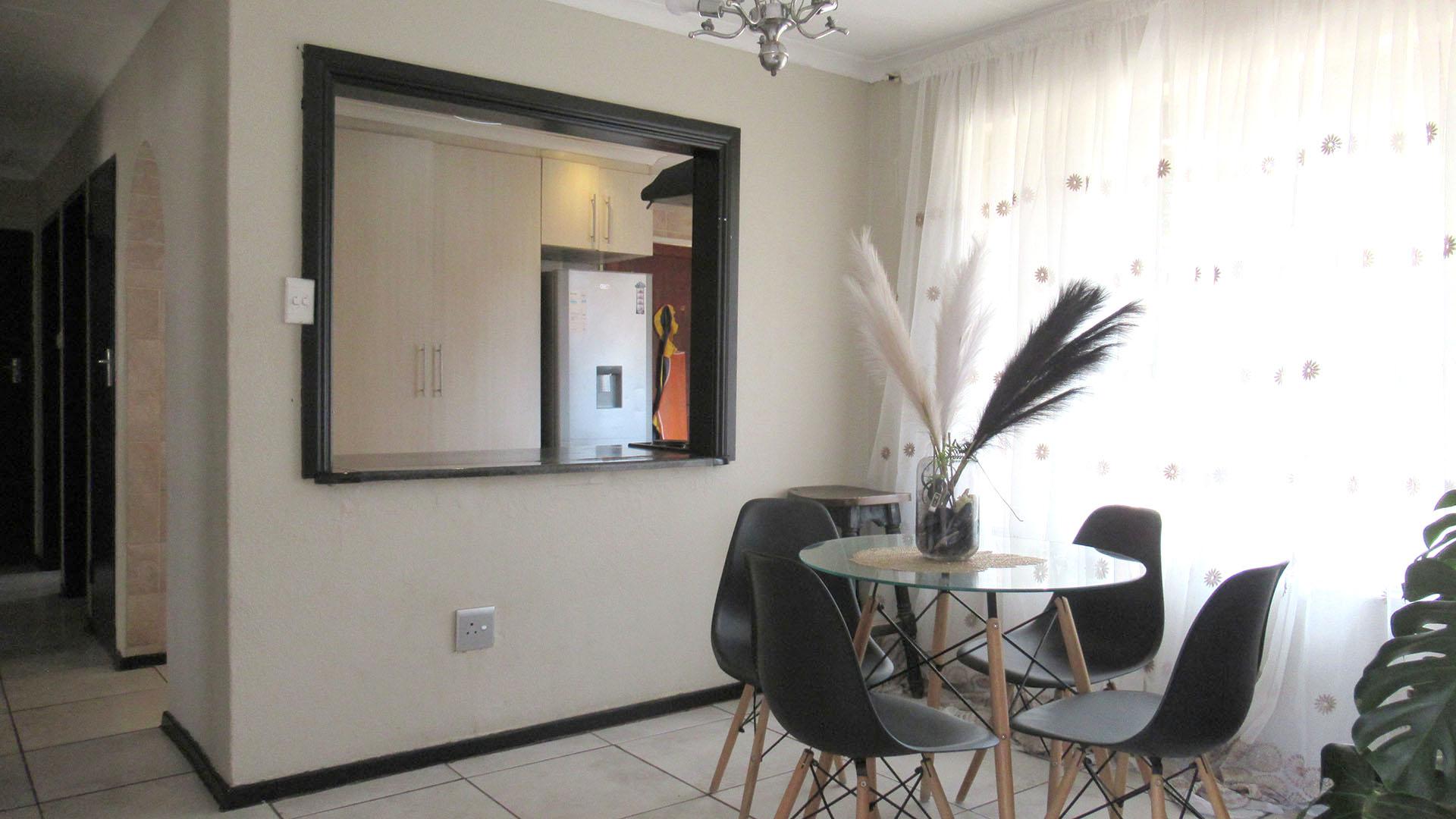 Dining Room - 13 square meters of property in Elandspark