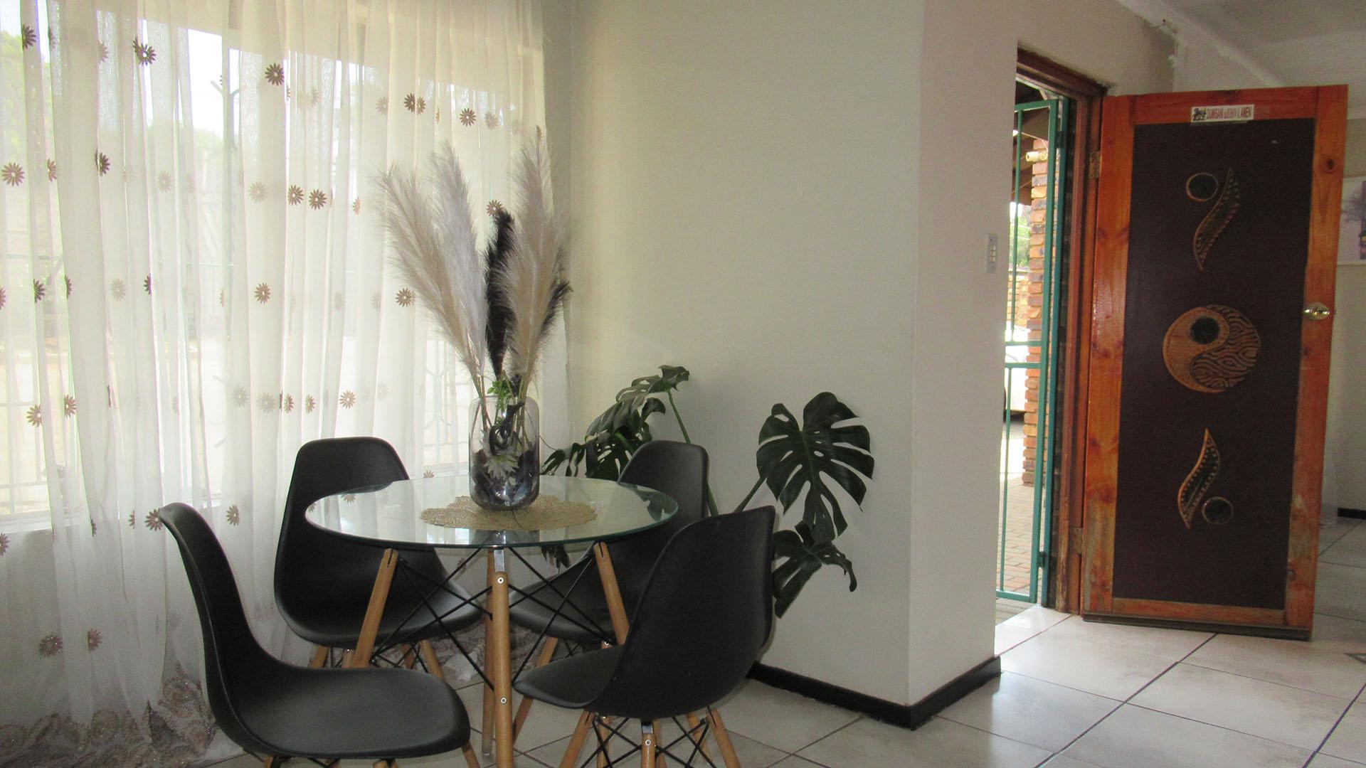 Dining Room - 13 square meters of property in Elandspark