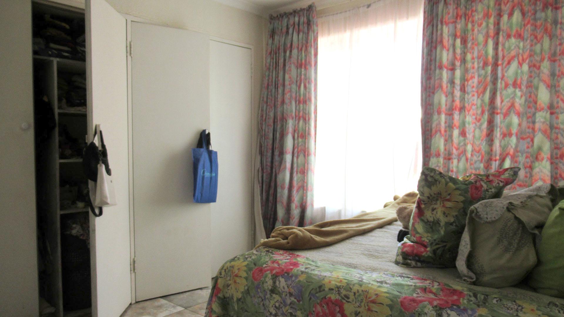 Bed Room 1 - 15 square meters of property in Elandspark