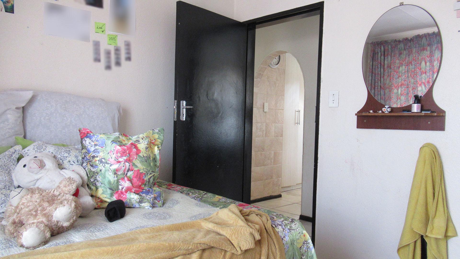 Bed Room 1 - 15 square meters of property in Elandspark