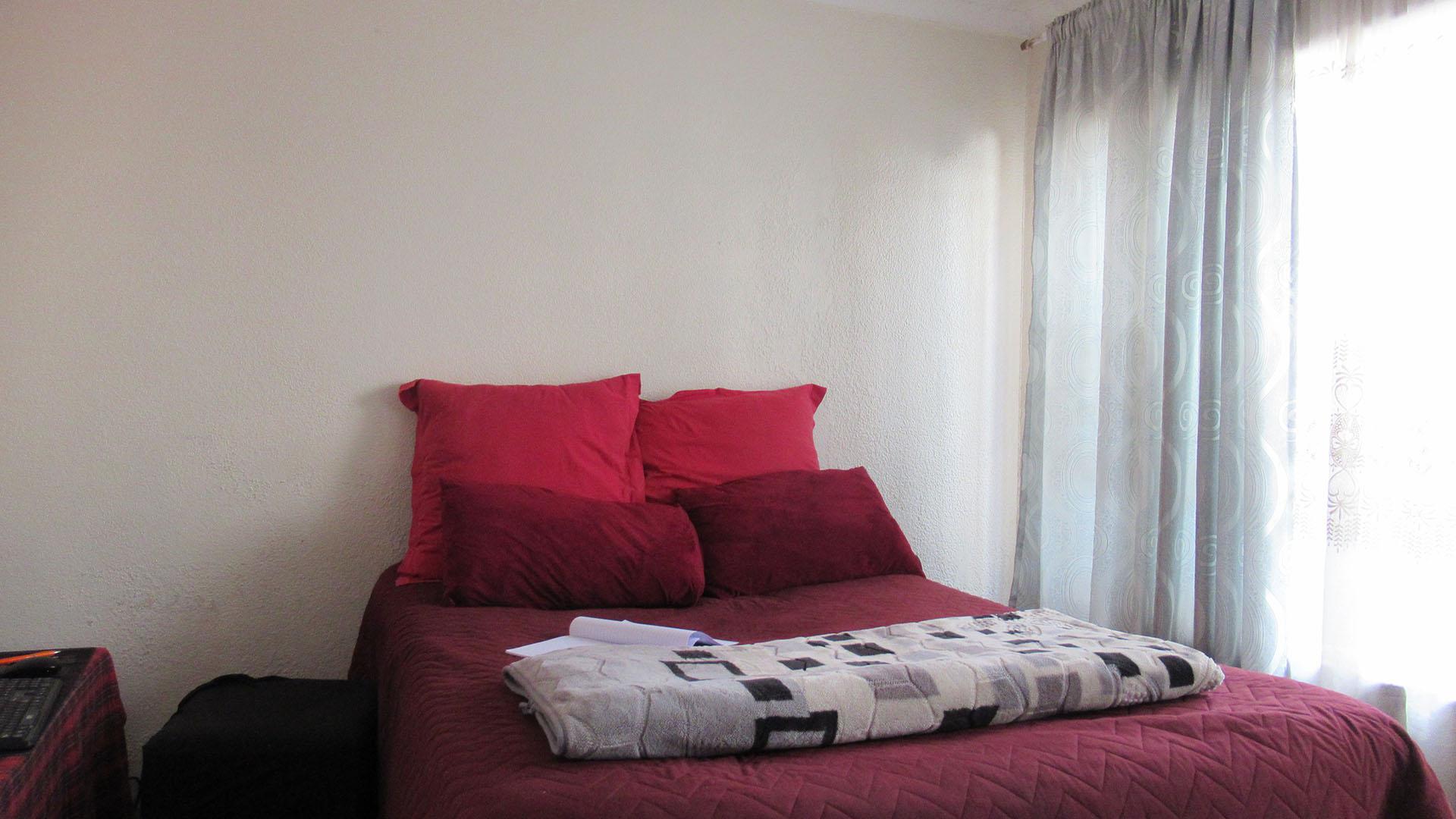 Bed Room 2 - 15 square meters of property in Elandspark