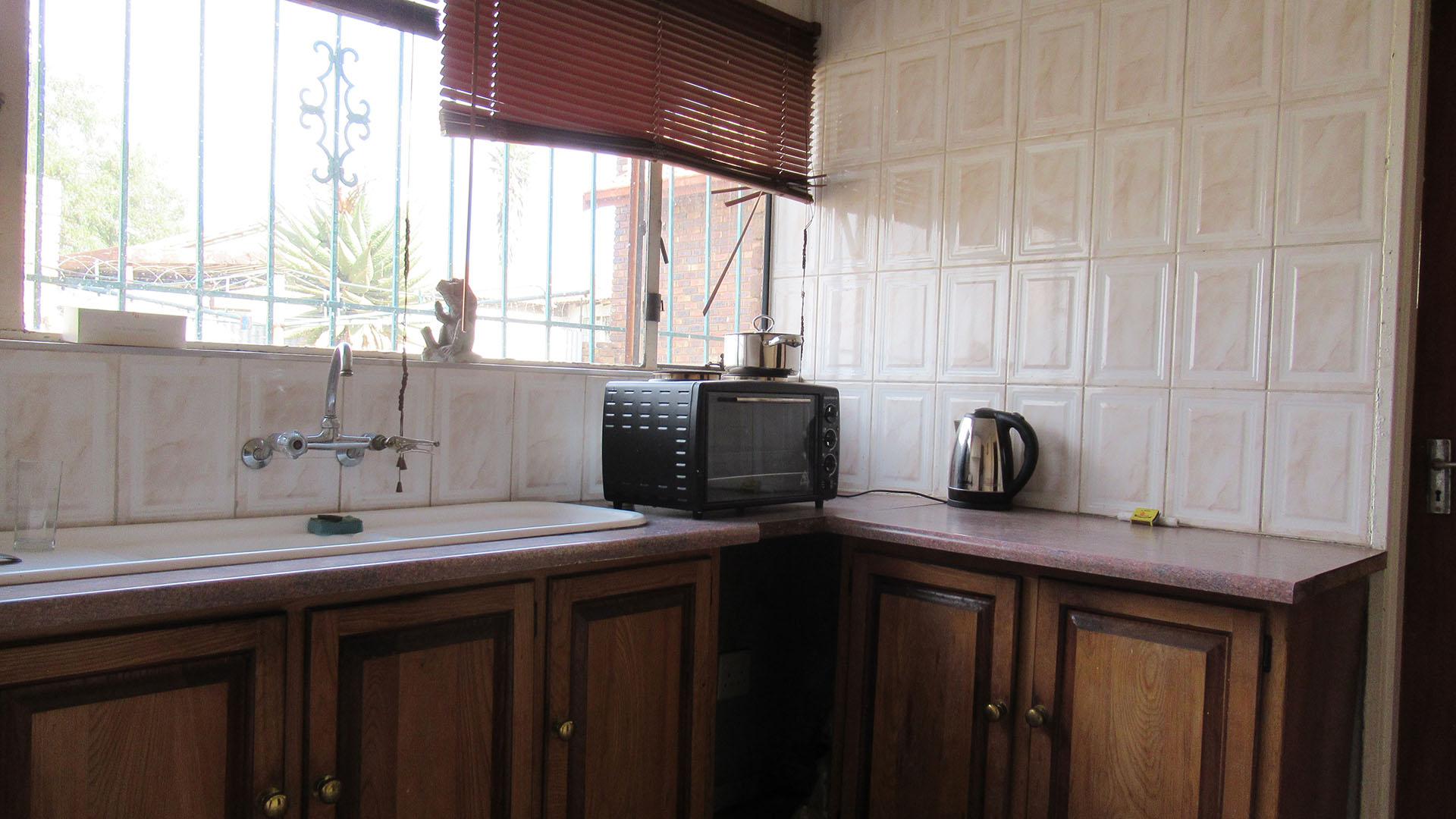 Kitchen - 21 square meters of property in Elandspark