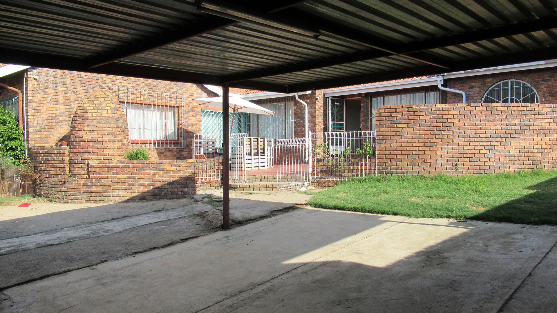 Patio of property in Elandspark