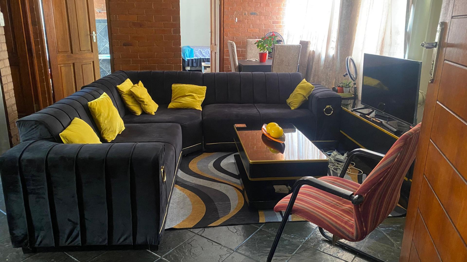 Lounges of property in Marshallstown