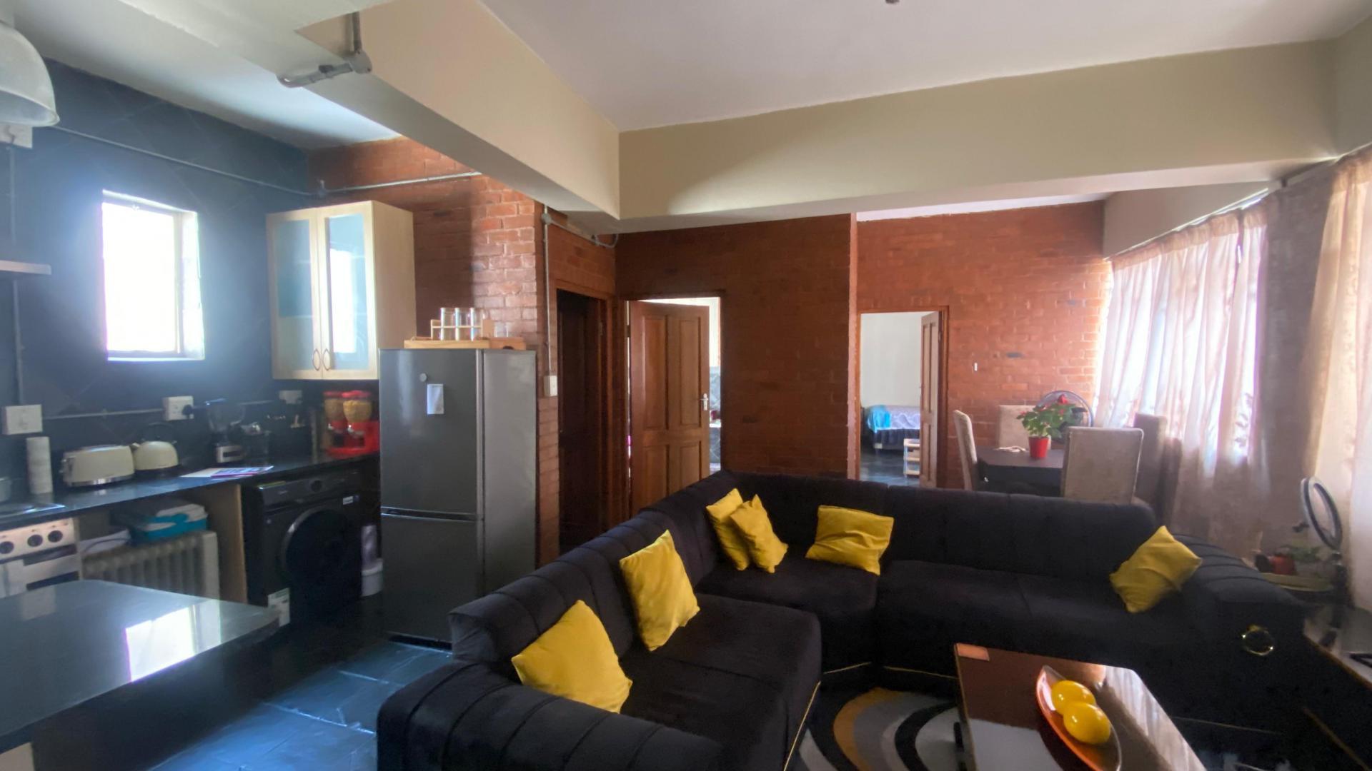 Lounges of property in Marshallstown