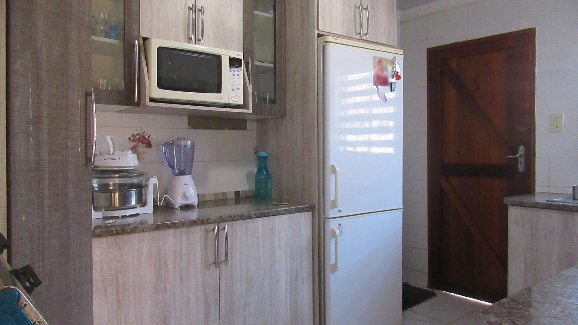 Kitchen - 10 square meters of property in Mohlakeng