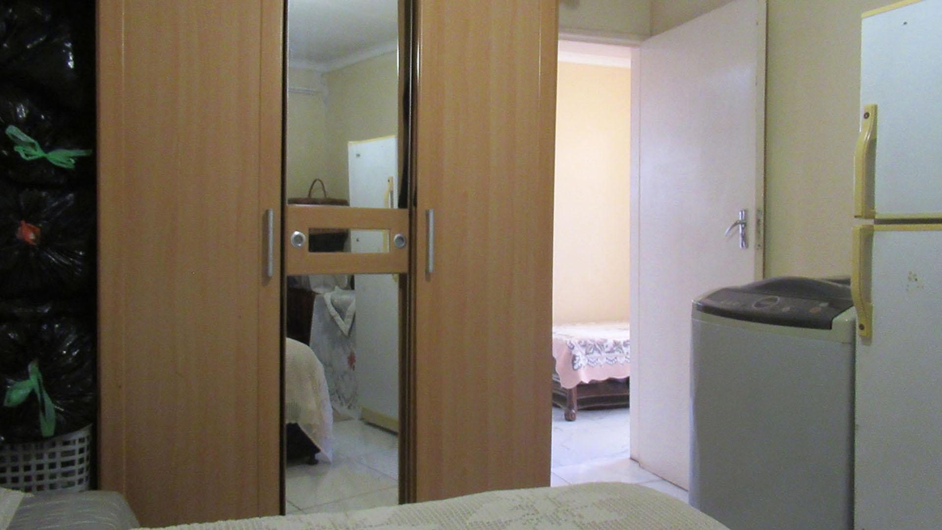 Bed Room 1 - 14 square meters of property in Mohlakeng