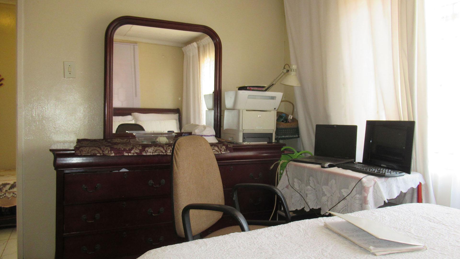 Bed Room 2 - 12 square meters of property in Mohlakeng