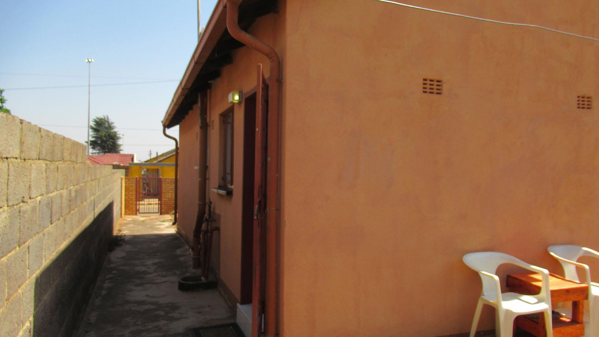 Backyard of property in Mohlakeng