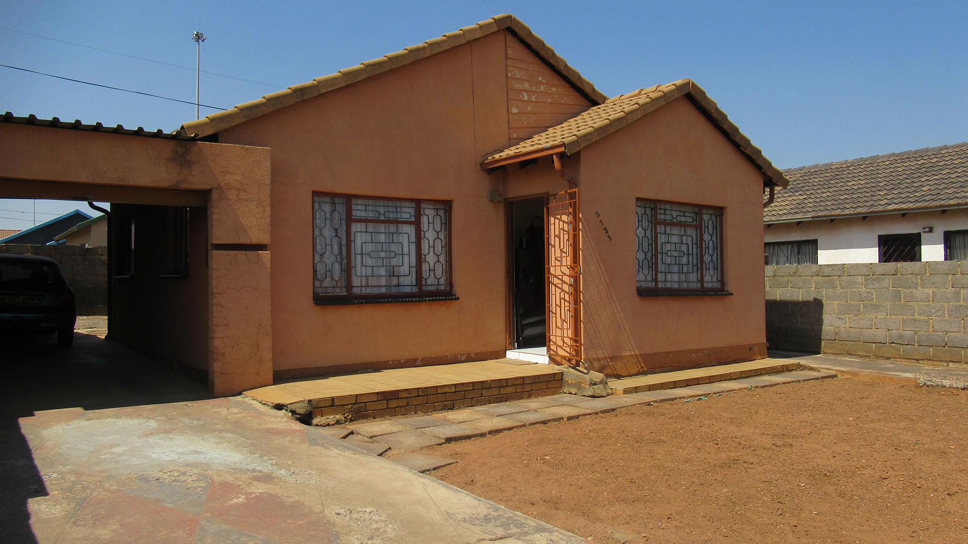 Front View of property in Mohlakeng