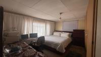 Main Bedroom of property in Mohlakeng