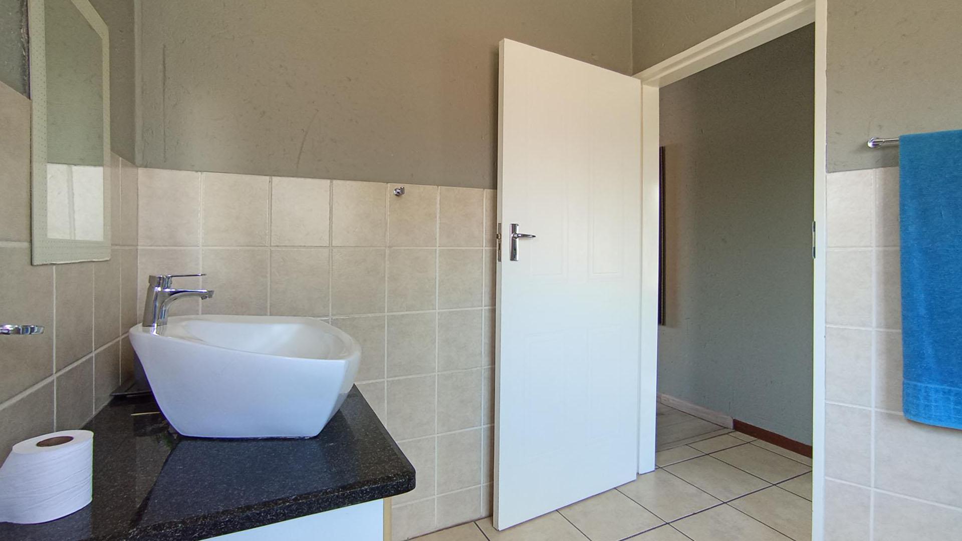 Main Bathroom - 8 square meters of property in Noordwyk