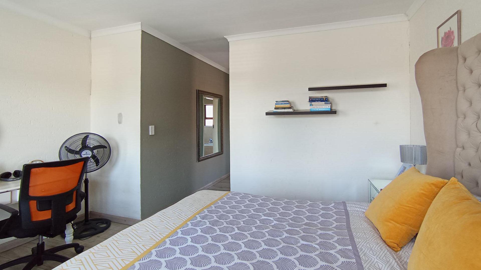 Main Bedroom - 24 square meters of property in Noordwyk