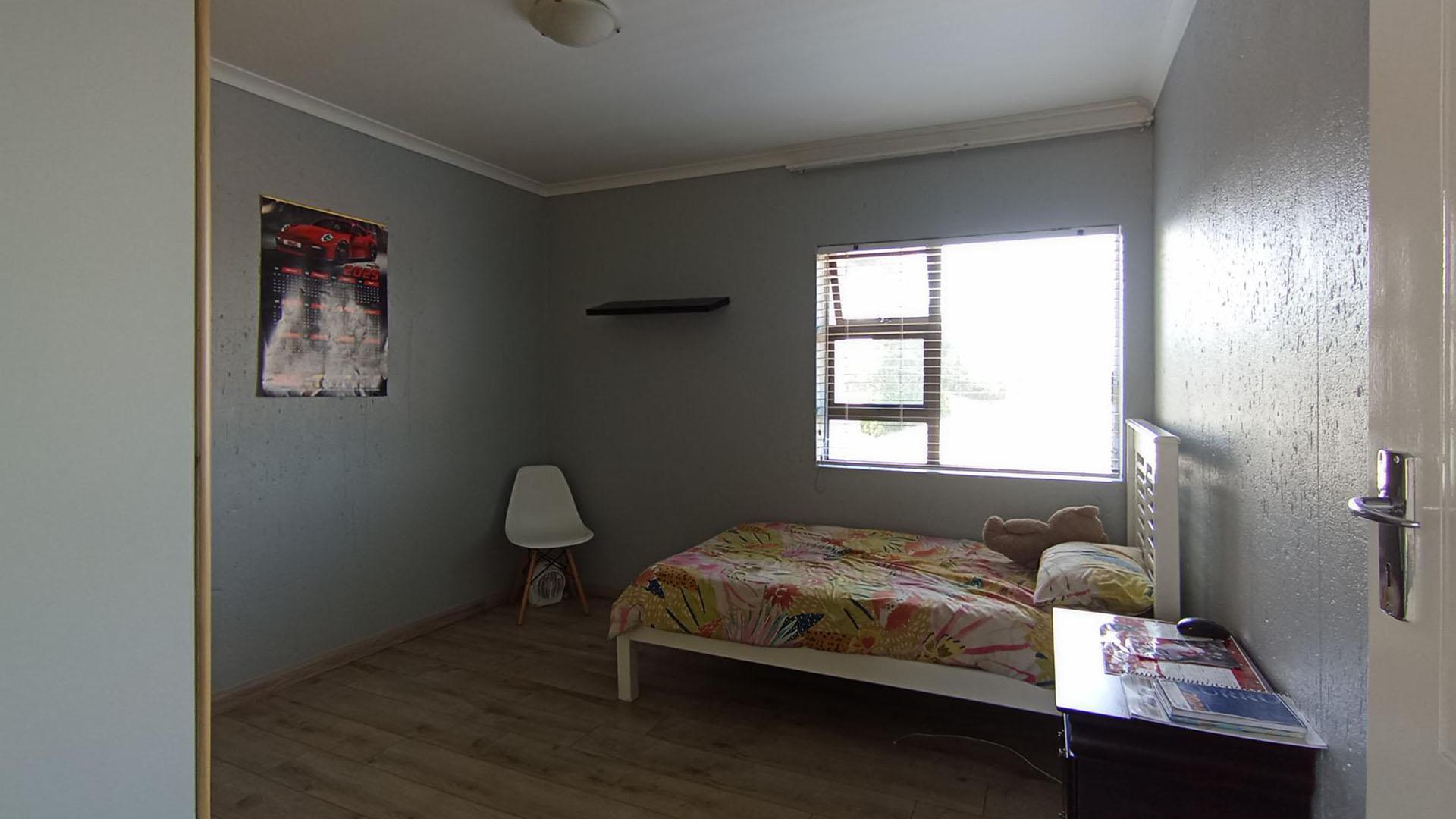 Bed Room 1 - 14 square meters of property in Noordwyk