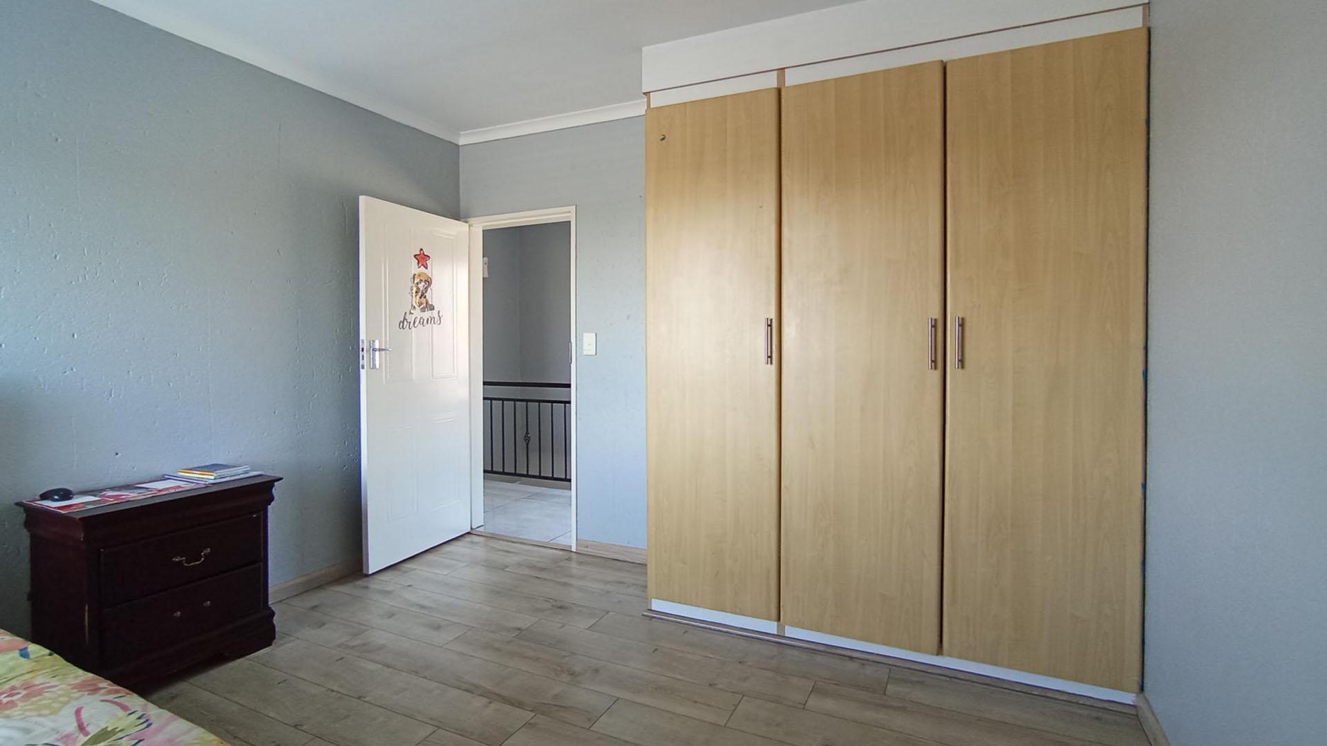 Bed Room 1 - 14 square meters of property in Noordwyk