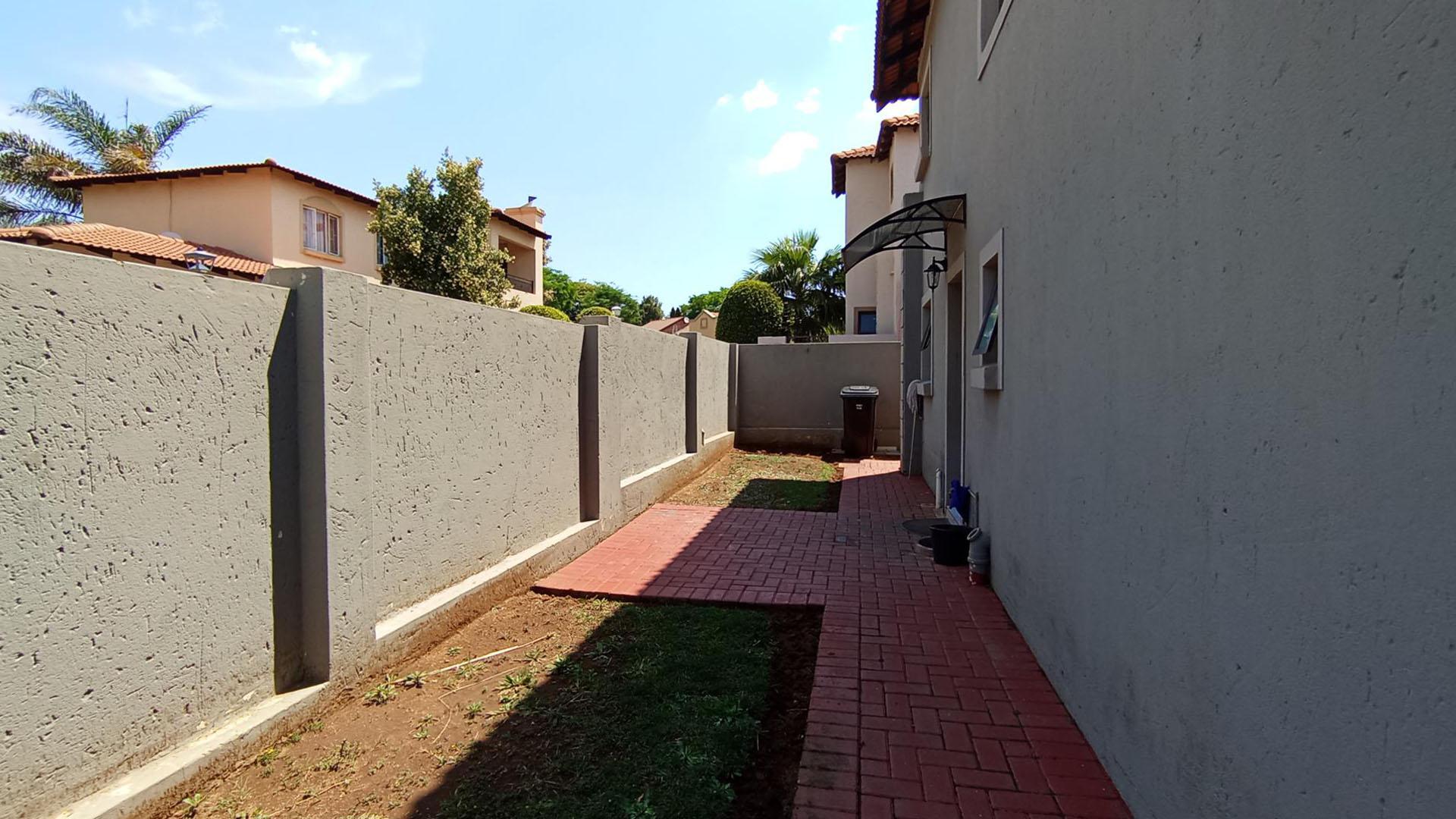 Front View of property in Noordwyk