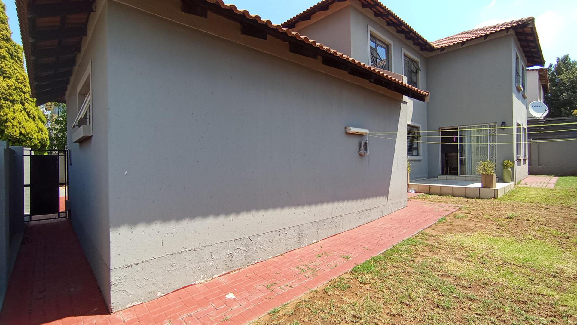 Backyard of property in Noordwyk