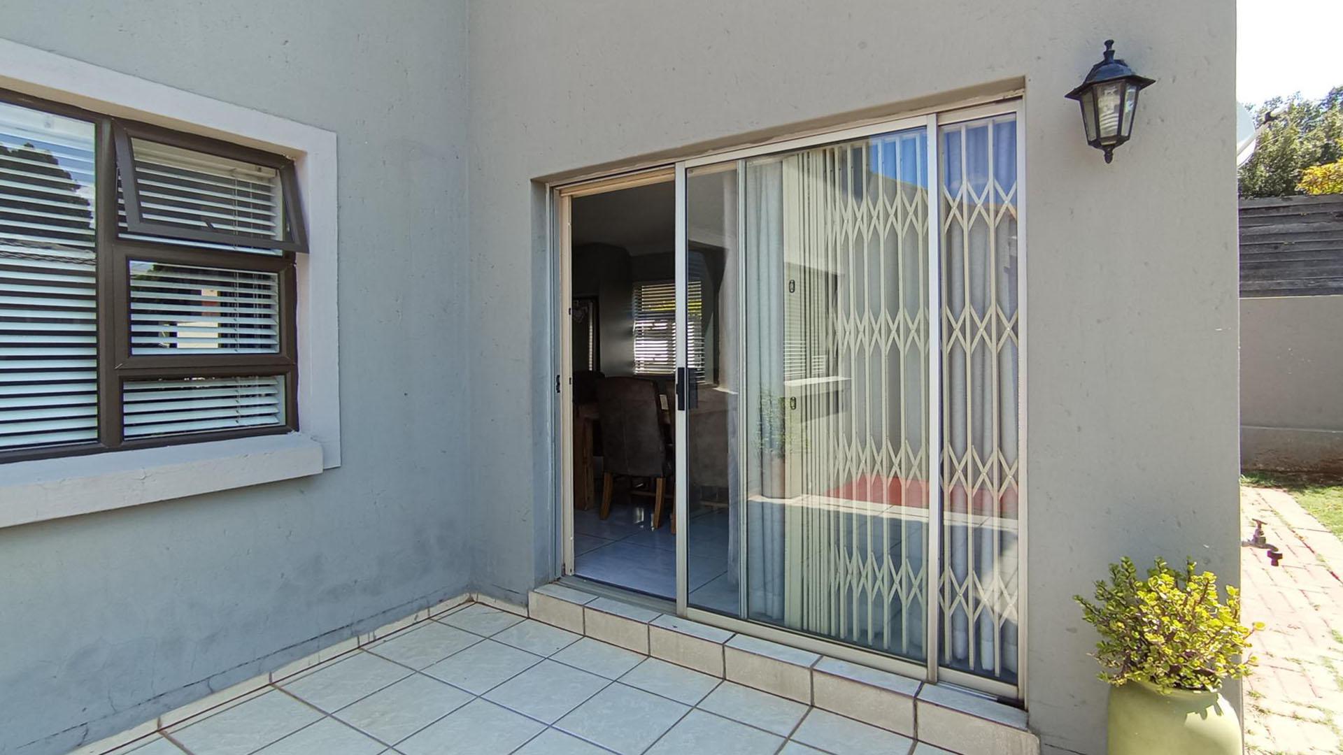 Patio - 10 square meters of property in Noordwyk