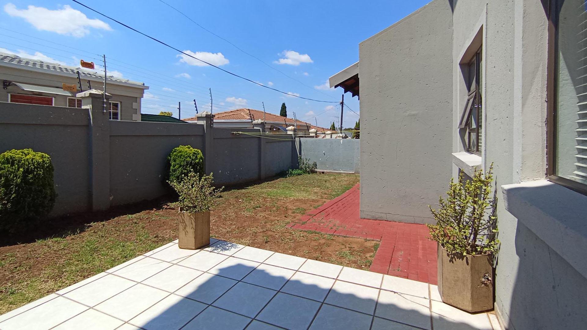 Patio - 10 square meters of property in Noordwyk