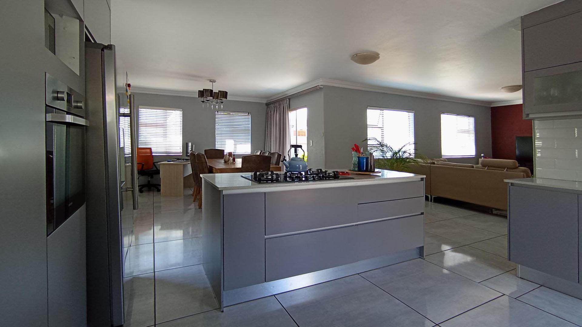 Kitchen - 16 square meters of property in Noordwyk