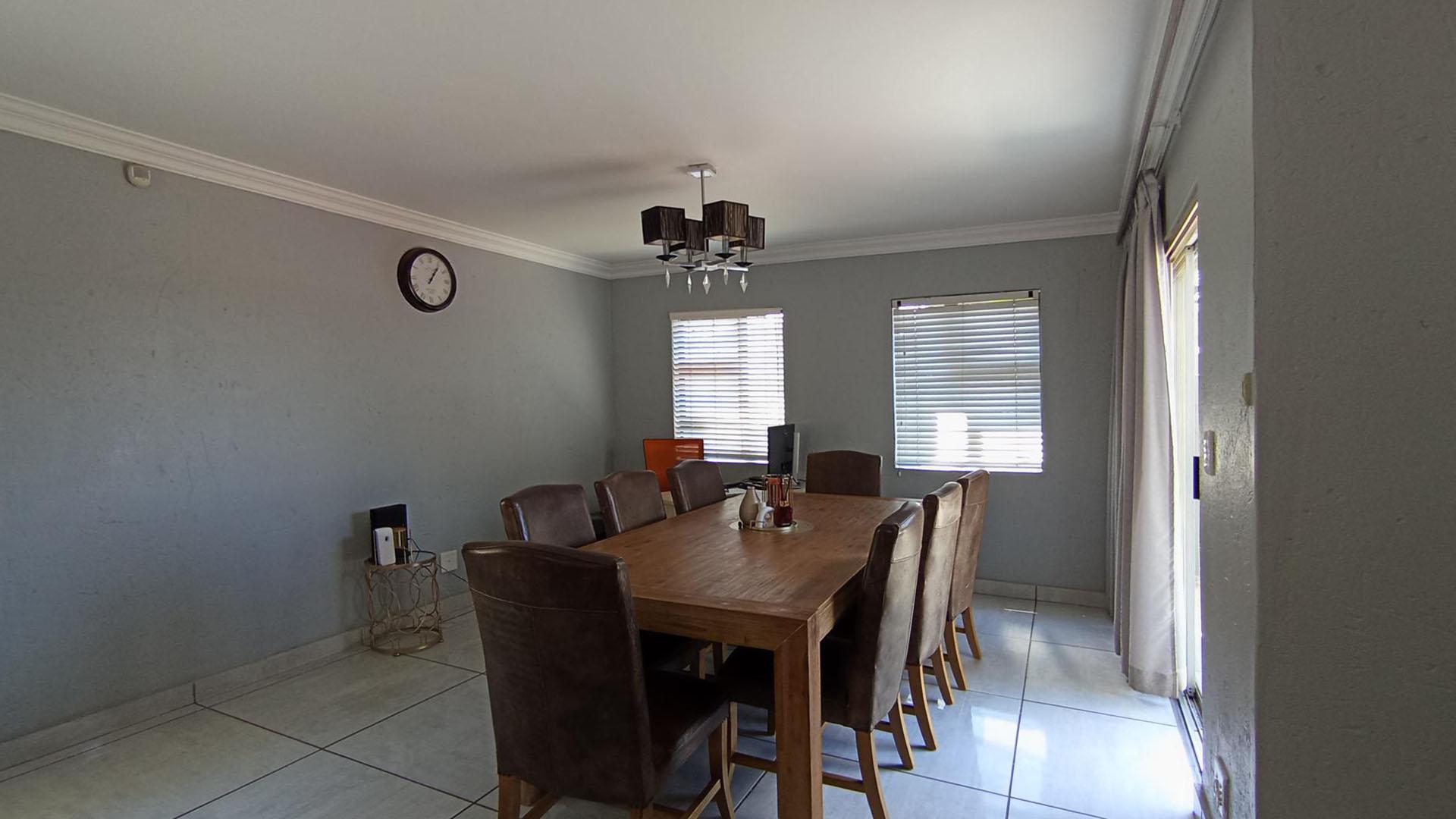 Dining Room - 25 square meters of property in Noordwyk