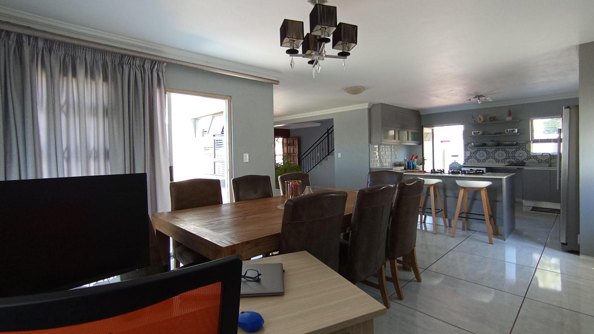 Dining Room - 25 square meters of property in Noordwyk