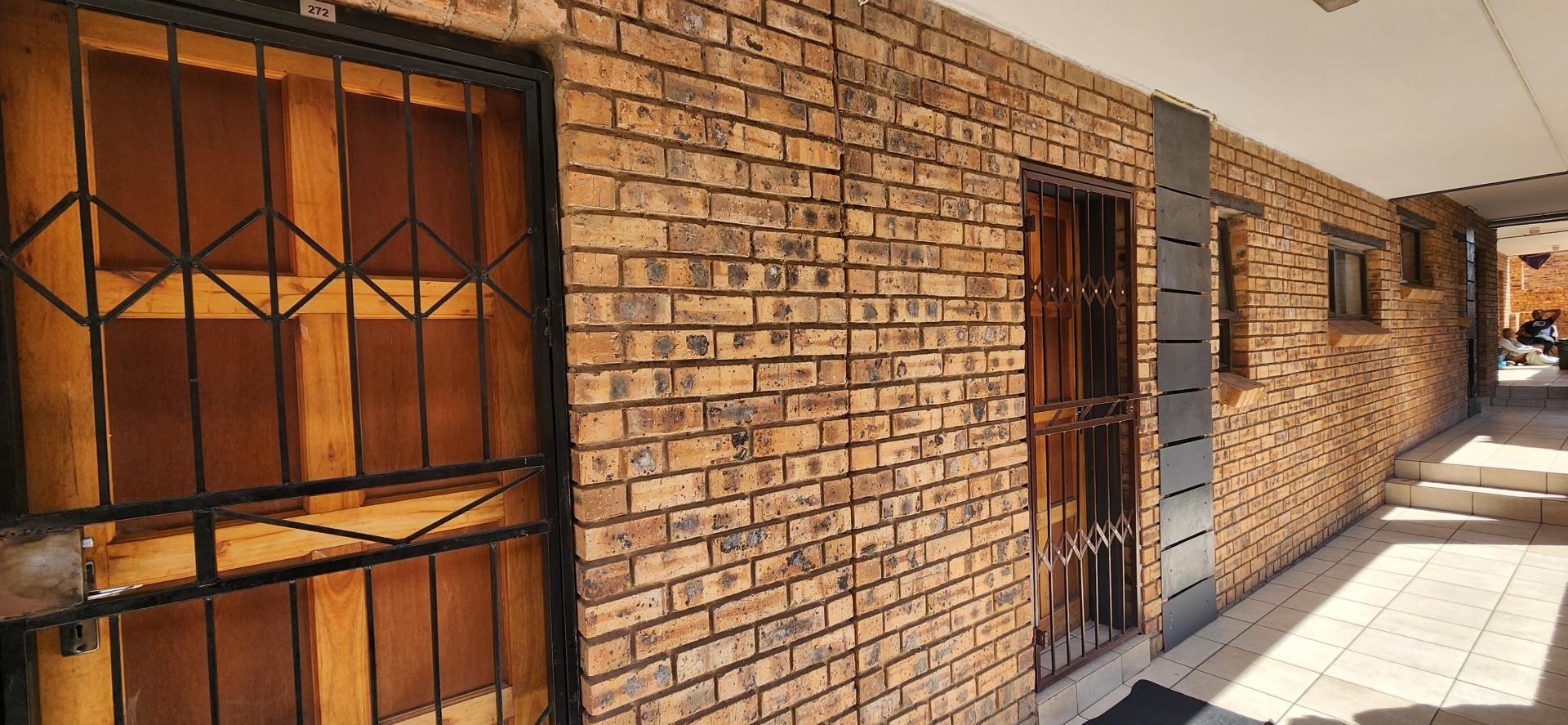 Front View of property in Witfield