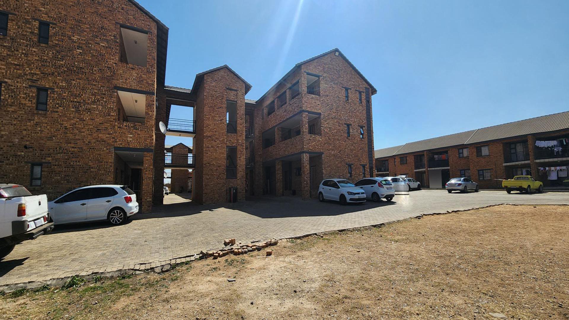 Front View of property in Witfield