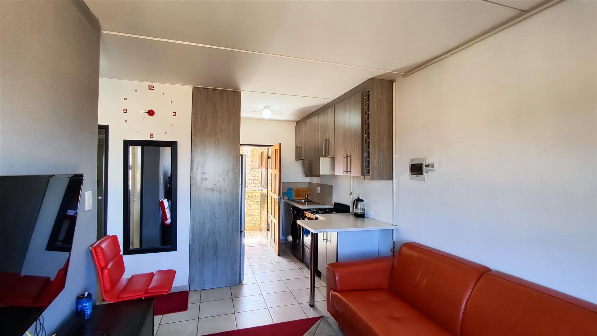 Lounges - 12 square meters of property in Witfield