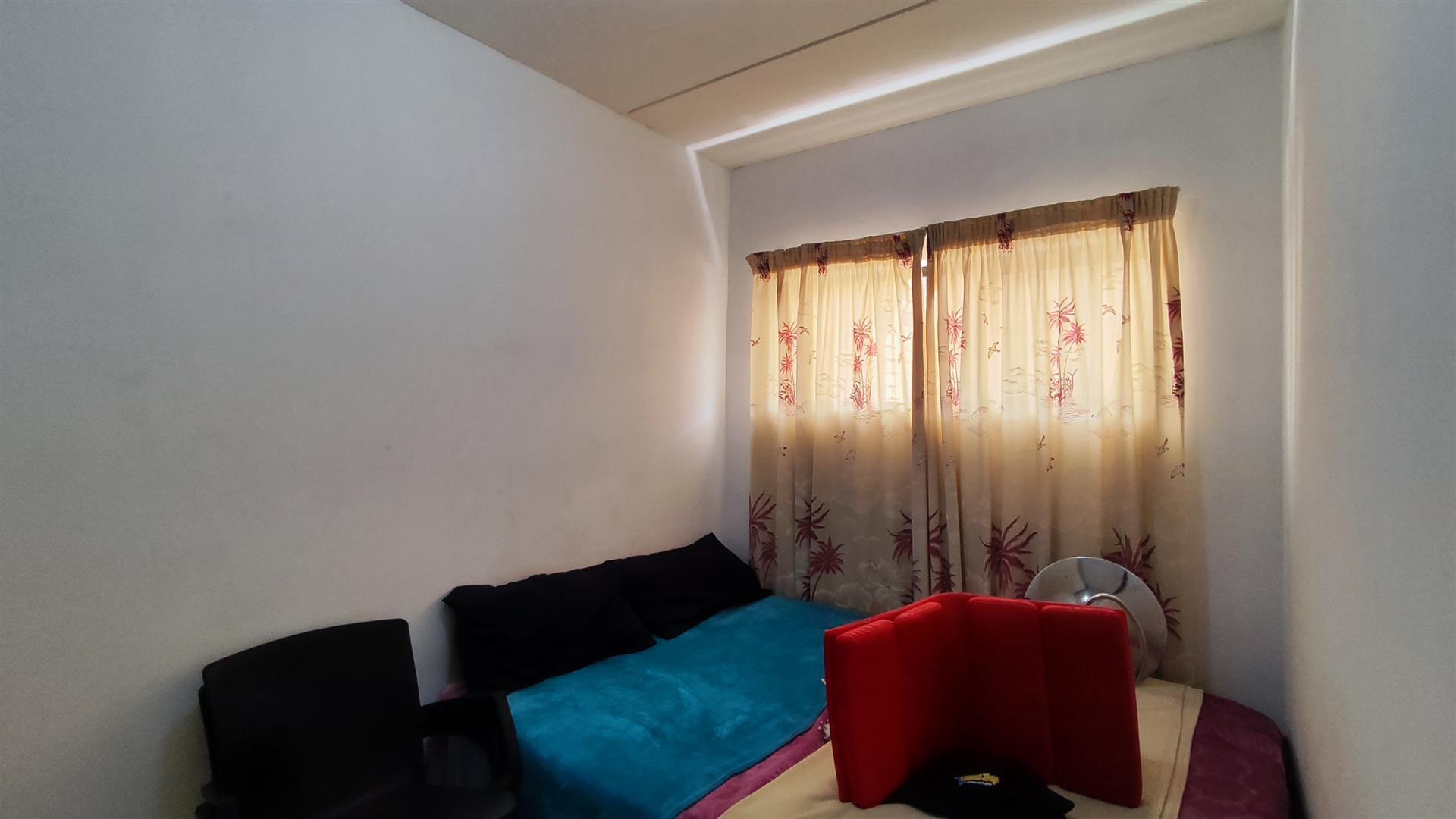 Bed Room 1 - 8 square meters of property in Witfield