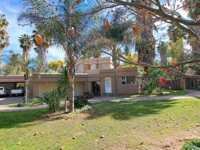 8 Bedroom House for Sale For Sale in Oudtshoorn - MR693208