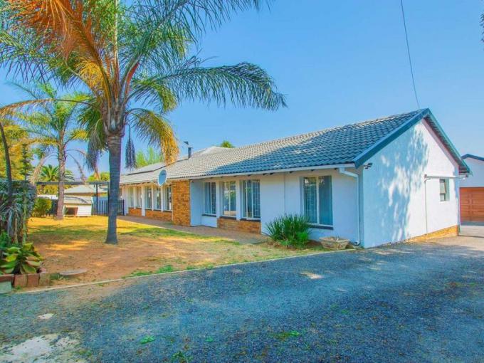 4 Bedroom House for Sale For Sale in Wilgeheuwel  - MR693212