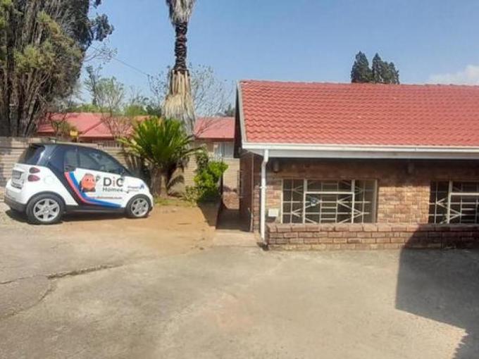 2 Bedroom Apartment to Rent in Rooihuiskraal - Property to rent - MR693229