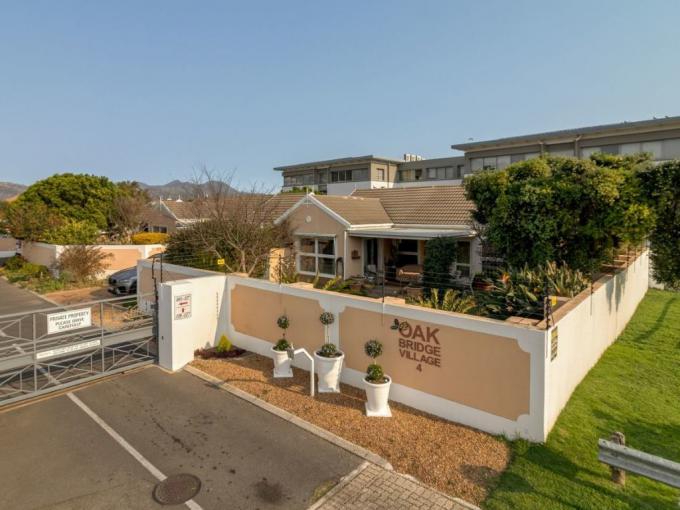 2 Bedroom House for Sale For Sale in Somerset West - MR693245