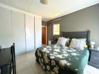  of property in Die Hoewes
