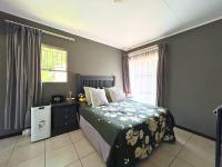  of property in Die Hoewes